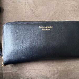 Lightly Used Discontinued Kate Spade Morgan Travel Wallet